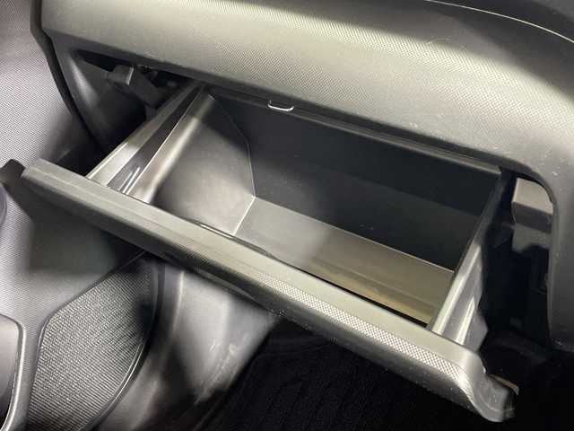 トヨタ ライズ Z 神奈川県 2022(令4)年 6万km シャイニングホワイトパール 純正9インチナビ/(Bluetooth/DVD/CD/AM/FM)/ブラインドスポットモニター/衝突被害軽減システム/車線逸脱警報/バックカメラ/アダプティブクルーズコントロール/横滑り防止装置/ETC/アイドリングストップ/LEDヘッドライト/フォグランプ/オートライト/ウィンカーミラー/電動格納ミラー/純正17インチAW/シートヒーター/AC100V/プッシュスタート/スマートキー/フロアマット/スペアキー/取扱説明書/保証書