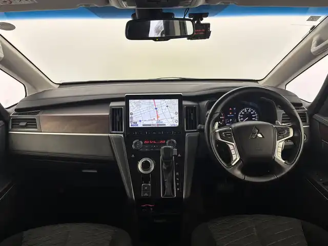 三菱 デリカＤ：５ P 富山県 2019(平31)年 5.9万km ウォームホワイトパール 純正10.1インチナビ/フルセグTV/Bluetooth/DVD/全周囲カメラ/ETC/両側電動スライドドア/パドルシフト/レーダークルーズコントロール/パワーシート/シートヒーター/パワーバックドア/純正フロアマット/純正ドアバイザー/BSM/衝突被害軽減ブレーキ/レーンキープアシスト/LEDオートライト/前後ドライブレコーダー/プッシュスタート/スマートキー/スペアキー/純正18インチアルミ