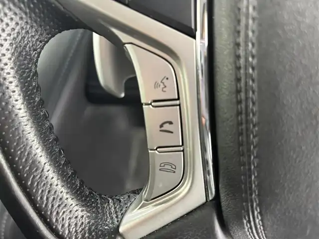 三菱 デリカＤ：５ P 富山県 2019(平31)年 5.9万km ウォームホワイトパール 純正10.1インチナビ/フルセグTV/Bluetooth/DVD/全周囲カメラ/ETC/両側電動スライドドア/パドルシフト/レーダークルーズコントロール/パワーシート/シートヒーター/パワーバックドア/純正フロアマット/純正ドアバイザー/BSM/衝突被害軽減ブレーキ/レーンキープアシスト/LEDオートライト/前後ドライブレコーダー/プッシュスタート/スマートキー/スペアキー/純正18インチアルミ