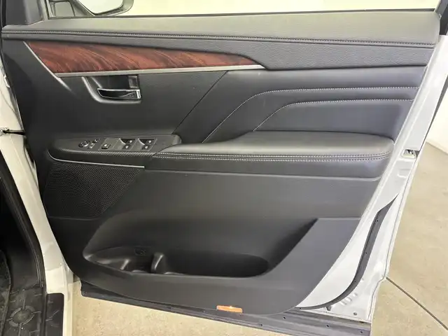 三菱 デリカＤ：５ P 富山県 2019(平31)年 5.9万km ウォームホワイトパール 純正10.1インチナビ/フルセグTV/Bluetooth/DVD/全周囲カメラ/ETC/両側電動スライドドア/パドルシフト/レーダークルーズコントロール/パワーシート/シートヒーター/パワーバックドア/純正フロアマット/純正ドアバイザー/BSM/衝突被害軽減ブレーキ/レーンキープアシスト/LEDオートライト/前後ドライブレコーダー/プッシュスタート/スマートキー/スペアキー/純正18インチアルミ