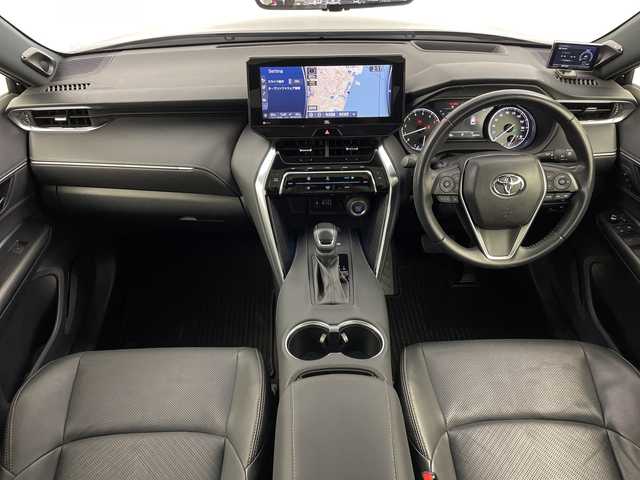 トヨタ ハリアー Z レザーパッケージ 鹿児島県 2020(令2)年 3.6万km ブラック 純正12.3型ナビ/（AM/FM/Bluetooth/フルセグ）/調光パノラマルーフ/JBLプレミアムサウンドシステム/セーフティセンス/・プリクラッシュセーフティ/・レーントレーシングアシスト/・レーダークルーズコントロール/・アダプティブハイビームシステム/・ロードサインアシスト/ブラインドスポットモニター/パーキングサポートブレーキ/デジタルインナーミラー/ヘッドアップディスプレイ/ハンズフリーパワーバックドア/レザーシート/前席パワーシート（運転席メモリー機能付）/シートヒーター／ベンチレーション/ドライブレコーダー/革巻きステアリング/ステアリングヒーター/スマートキー/電動パーキングブレーキ/ブレーキホールド/LEDヘッドランプ/フォグランプ/オートライト/電動格納ミラー/純正19インチAW/純正フロアマット/W/サイド/カーテンエアバッグ