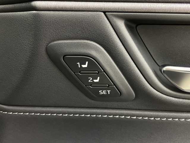 トヨタ ハリアー Z レザーパッケージ 鹿児島県 2020(令2)年 3.6万km ブラック 純正12.3型ナビ/（AM/FM/Bluetooth/フルセグ）/調光パノラマルーフ/JBLプレミアムサウンドシステム/セーフティセンス/・プリクラッシュセーフティ/・レーントレーシングアシスト/・レーダークルーズコントロール/・アダプティブハイビームシステム/・ロードサインアシスト/ブラインドスポットモニター/パーキングサポートブレーキ/デジタルインナーミラー/ヘッドアップディスプレイ/ハンズフリーパワーバックドア/レザーシート/前席パワーシート（運転席メモリー機能付）/シートヒーター／ベンチレーション/ドライブレコーダー/革巻きステアリング/ステアリングヒーター/スマートキー/電動パーキングブレーキ/ブレーキホールド/LEDヘッドランプ/フォグランプ/オートライト/電動格納ミラー/純正19インチAW/純正フロアマット/W/サイド/カーテンエアバッグ