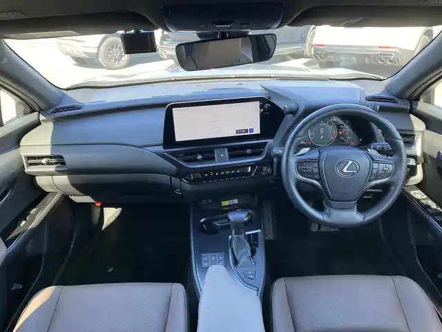 レクサス ＵＸ 200 グレイスフル エクスプローラー 福岡県 2023(令5)年 1.6万km シルバー ・1オーナー/・クルーズコントロール/・純正ナビ/USB/Bluetooth/Miracast/・全方位カメラ/・白革シート/シートヒーター/エアシート/・ドライブレコーダー/・フルセグ/・ETC/・純正18AW