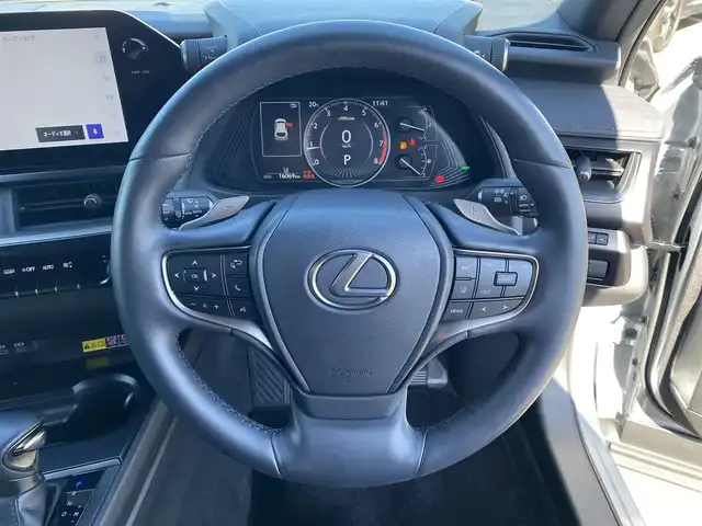 レクサス ＵＸ 200 グレイスフル エクスプローラー 福岡県 2023(令5)年 1.6万km シルバー ・1オーナー/・クルーズコントロール/・純正ナビ/USB/Bluetooth/Miracast/・全方位カメラ/・白革シート/シートヒーター/エアシート/・ドライブレコーダー/・フルセグ/・ETC/・純正18AW