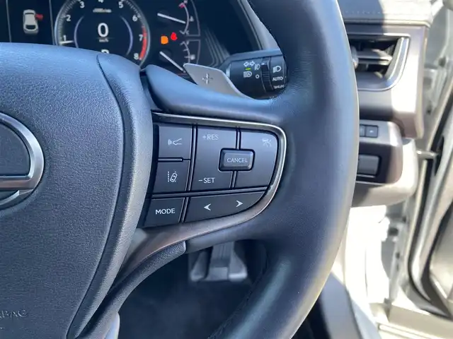 レクサス ＵＸ 200 グレイスフル エクスプローラー 福岡県 2023(令5)年 1.6万km シルバー ・1オーナー/・クルーズコントロール/・純正ナビ/USB/Bluetooth/Miracast/・全方位カメラ/・白革シート/シートヒーター/エアシート/・ドライブレコーダー/・フルセグ/・ETC/・純正18AW