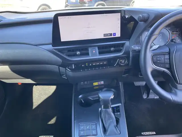 レクサス ＵＸ 200 グレイスフル エクスプローラー 福岡県 2023(令5)年 1.6万km シルバー ・1オーナー/・クルーズコントロール/・純正ナビ/USB/Bluetooth/Miracast/・全方位カメラ/・白革シート/シートヒーター/エアシート/・ドライブレコーダー/・フルセグ/・ETC/・純正18AW