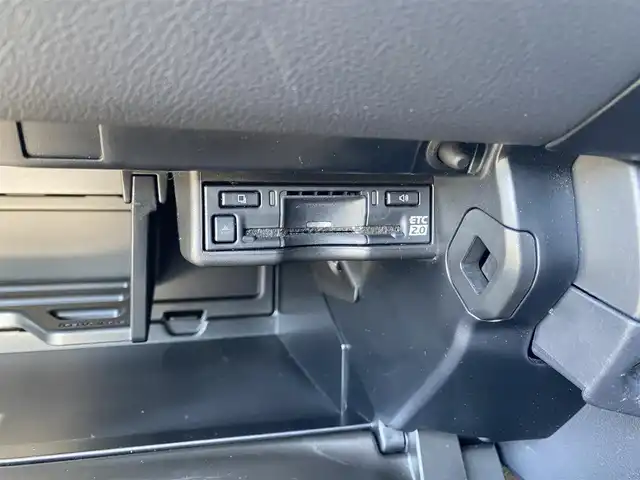 レクサス ＵＸ 200 グレイスフル エクスプローラー 福岡県 2023(令5)年 1.6万km シルバー ・1オーナー/・クルーズコントロール/・純正ナビ/USB/Bluetooth/Miracast/・全方位カメラ/・白革シート/シートヒーター/エアシート/・ドライブレコーダー/・フルセグ/・ETC/・純正18AW