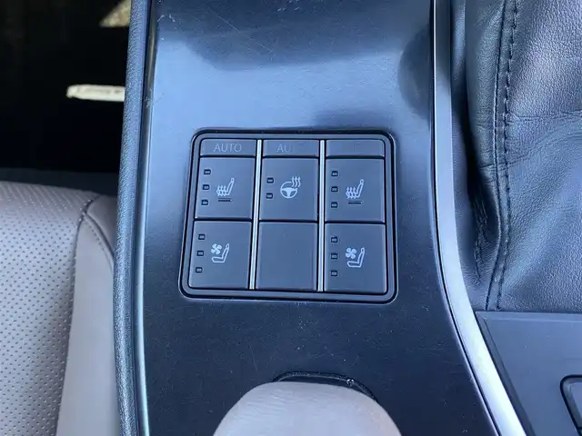 レクサス ＵＸ 200 グレイスフル エクスプローラー 福岡県 2023(令5)年 1.6万km シルバー ・1オーナー/・クルーズコントロール/・純正ナビ/USB/Bluetooth/Miracast/・全方位カメラ/・白革シート/シートヒーター/エアシート/・ドライブレコーダー/・フルセグ/・ETC/・純正18AW