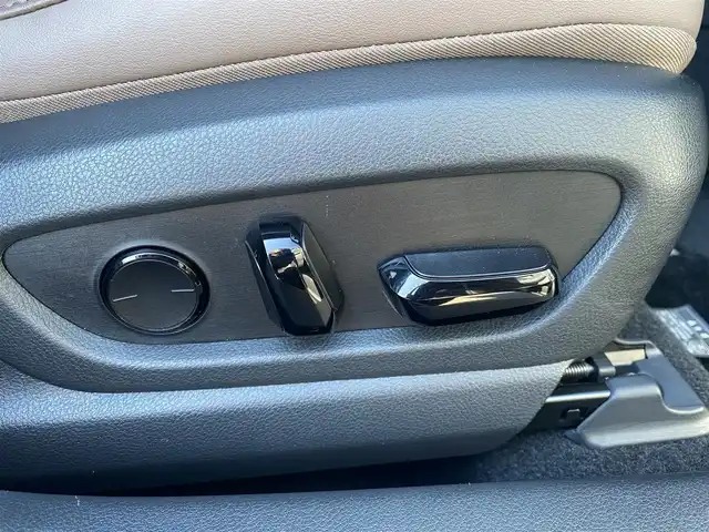 レクサス ＵＸ 200 グレイスフル エクスプローラー 福岡県 2023(令5)年 1.6万km シルバー ・1オーナー/・クルーズコントロール/・純正ナビ/USB/Bluetooth/Miracast/・全方位カメラ/・白革シート/シートヒーター/エアシート/・ドライブレコーダー/・フルセグ/・ETC/・純正18AW