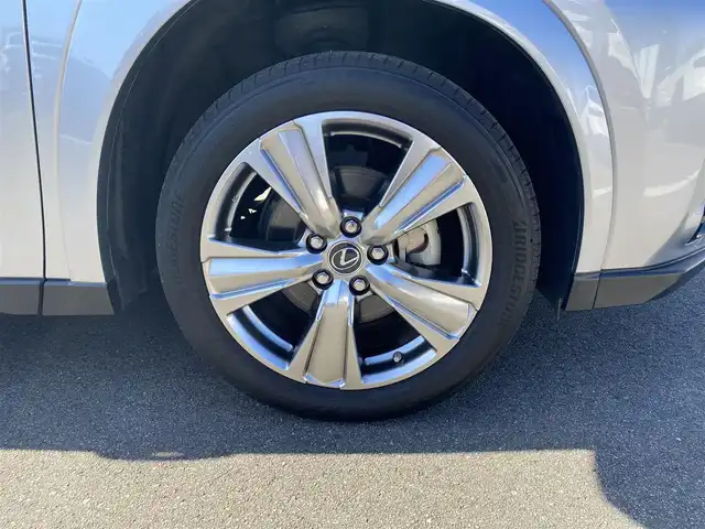 レクサス ＵＸ 200 グレイスフル エクスプローラー 福岡県 2023(令5)年 1.6万km シルバー ・1オーナー/・クルーズコントロール/・純正ナビ/USB/Bluetooth/Miracast/・全方位カメラ/・白革シート/シートヒーター/エアシート/・ドライブレコーダー/・フルセグ/・ETC/・純正18AW