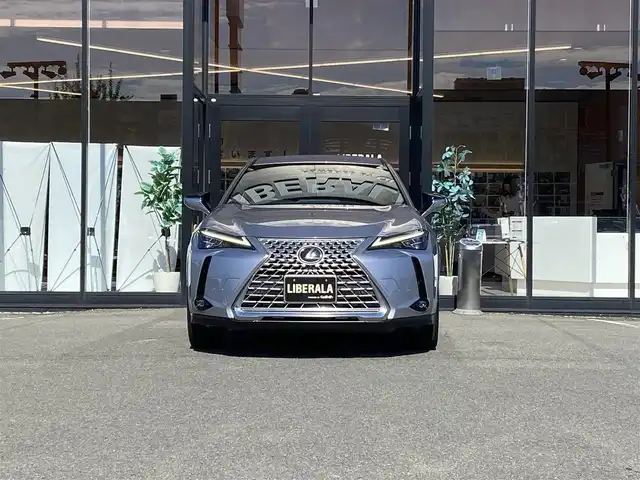 レクサス ＵＸ 200 グレイスフル エクスプローラー 福岡県 2023(令5)年 1.6万km シルバー ・1オーナー/・クルーズコントロール/・純正ナビ/USB/Bluetooth/Miracast/・全方位カメラ/・白革シート/シートヒーター/エアシート/・ドライブレコーダー/・フルセグ/・ETC/・純正18AW
