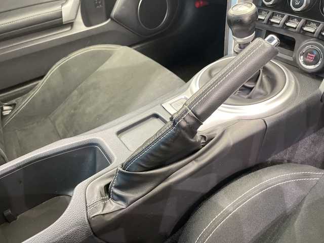 トヨタ ８６ GT 栃木県 2019(令1)年 5万km クリスタルホワイトパール 6速MT車/純正SDナビ/（CD/DVD/フルセグTV/Bluetooth/SD）/バックカメラ/ETC/前後ドライブレコーダー/オートライト/LEDヘッドライト/横滑り防止装置/フォグランプ/スマートキー/プッシュスタート/ステアリングスイッチ/革巻きステアリング/電動格納ミラー/純正17インチアルミホイール/純正フロアマット