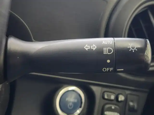 トヨタ アクア S 愛知県 2013(平25)年 5.1万km ライムホワイトパールクリスタルシャイン 純正ナビ/フルセグTV/（Bluetooth・CD・DVD）/バックカメラ/ETC/前席シートヒーター/ドライブレコーダー/LEDオートライト/コーナーポール