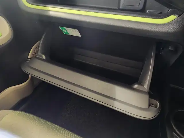 トヨタ アクア S 愛知県 2013(平25)年 5.1万km ライムホワイトパールクリスタルシャイン 純正ナビ/フルセグTV/（Bluetooth・CD・DVD）/バックカメラ/ETC/前席シートヒーター/ドライブレコーダー/LEDオートライト/コーナーポール