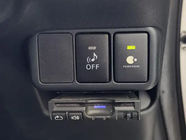 トヨタ アクア S 愛知県 2013(平25)年 5.1万km ライムホワイトパールクリスタルシャイン 純正ナビ/フルセグTV/（Bluetooth・CD・DVD）/バックカメラ/ETC/前席シートヒーター/ドライブレコーダー/LEDオートライト/コーナーポール