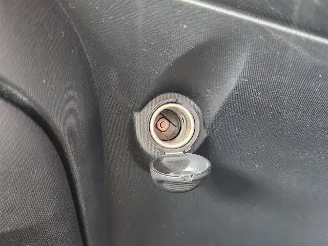 トヨタ アクア S 愛知県 2013(平25)年 5.1万km ライムホワイトパールクリスタルシャイン 純正ナビ/フルセグTV/（Bluetooth・CD・DVD）/バックカメラ/ETC/前席シートヒーター/ドライブレコーダー/LEDオートライト/コーナーポール