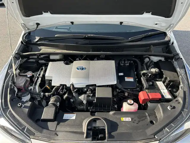 トヨタ プリウス A 滋賀県 2022(令4)年 6.1万km プラチナホワイトパールマイカ 純正SDナビ/・FM/・AM/・CD/・SD/バックカメラ/ヘッドアップディスプレイ/ブラインドスポットモニター/ビルトインETC2.0/D席パワーシート/革巻きステアリング/100V充電/防眩ミラー/パーキングアシスト/クリアランスソナー/プリクラッシュセーフティ/レーントレーシングアシスト/レーダークルーズコントロール/ロードサインアシスト/発進遅れ告知機能/ふらつき検知機能/盗難防止装置/LEDヘッドライト/オートライト/オートハイビーム/フォグランプ/プッシュスタート/スマートキー×２