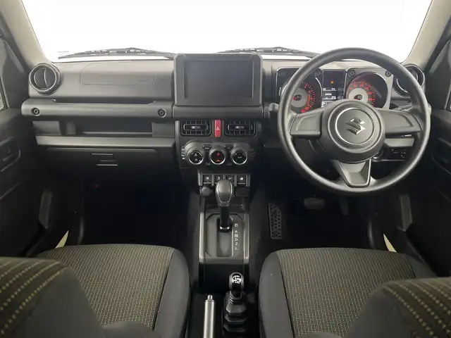 スズキ ジムニー シエラ JL 埼玉県 2025(令7)年 0.8万km シフォンアイボリーM 車線逸脱警報/衝突軽減ブレーキ/クリアランスソナー/アイドリングストップ/ダウンヒルアシストコントロール/運転席・助手席シートヒーター/プッシュスタート/シガーソケット/フロントフォグランプ/オートライト/電動格納ミラー/ヒーテッドミラー/センターデフロック/背面タイヤ