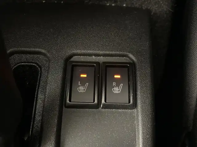 スズキ ジムニー シエラ JL 埼玉県 2025(令7)年 0.8万km シフォンアイボリーM 車線逸脱警報/衝突軽減ブレーキ/クリアランスソナー/アイドリングストップ/ダウンヒルアシストコントロール/運転席・助手席シートヒーター/プッシュスタート/シガーソケット/フロントフォグランプ/オートライト/電動格納ミラー/ヒーテッドミラー/センターデフロック/背面タイヤ