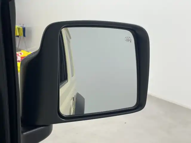 スズキ ジムニー シエラ JL 埼玉県 2025(令7)年 0.8万km シフォンアイボリーM 車線逸脱警報/衝突軽減ブレーキ/クリアランスソナー/アイドリングストップ/ダウンヒルアシストコントロール/運転席・助手席シートヒーター/プッシュスタート/シガーソケット/フロントフォグランプ/オートライト/電動格納ミラー/ヒーテッドミラー/センターデフロック/背面タイヤ