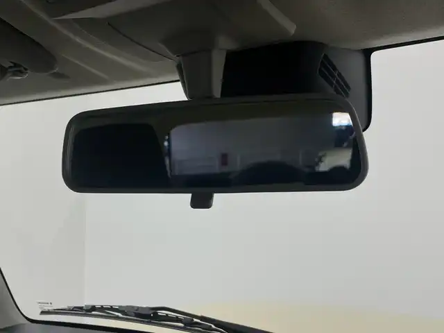 スズキ ジムニー シエラ JL 埼玉県 2025(令7)年 0.8万km シフォンアイボリーM 車線逸脱警報/衝突軽減ブレーキ/クリアランスソナー/アイドリングストップ/ダウンヒルアシストコントロール/運転席・助手席シートヒーター/プッシュスタート/シガーソケット/フロントフォグランプ/オートライト/電動格納ミラー/ヒーテッドミラー/センターデフロック/背面タイヤ