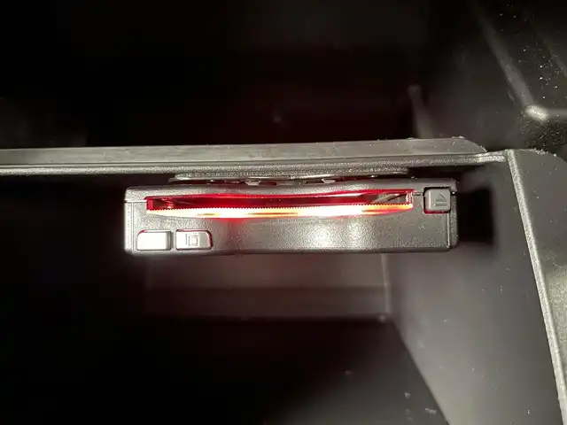 三菱 デリカＤ：５ P 富山県 2022(令4)年 3.3万km ホワイトダイヤモンド 4WD/社外9インチナビ【AVIC-RQ912】/(AM/FM/CD/DVD/SD/USB/BT)/フルセグTV/アラウンドビューモニター/両側パワースライドドア/アダプティブクルーズコントロール/衝突被害軽減ブレーキ/レーンキープアシスト/ブラインドスポットモニター/オートマチックハイビーム/LEDヘッドライト/電動リアゲート/レザーシート/前席シートヒーター/運転席パワーシート/ステアリングヒーター/パドルシフト/ETC/純正フロアマット/スマートキー/プッシュスタート/社外16インチAW/ドアバイザー