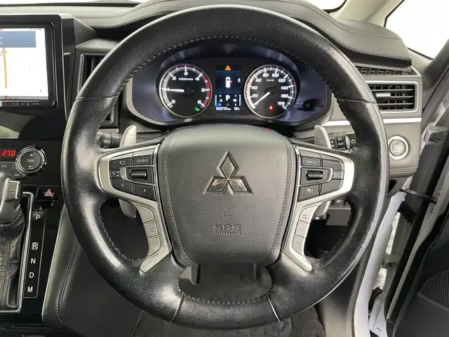 三菱 デリカＤ：５ P 富山県 2022(令4)年 3.3万km ホワイトダイヤモンド 4WD/社外9インチナビ【AVIC-RQ912】/(AM/FM/CD/DVD/SD/USB/BT)/フルセグTV/アラウンドビューモニター/両側パワースライドドア/アダプティブクルーズコントロール/衝突被害軽減ブレーキ/レーンキープアシスト/ブラインドスポットモニター/オートマチックハイビーム/LEDヘッドライト/電動リアゲート/レザーシート/前席シートヒーター/運転席パワーシート/ステアリングヒーター/パドルシフト/ETC/純正フロアマット/スマートキー/プッシュスタート/社外16インチAW/ドアバイザー