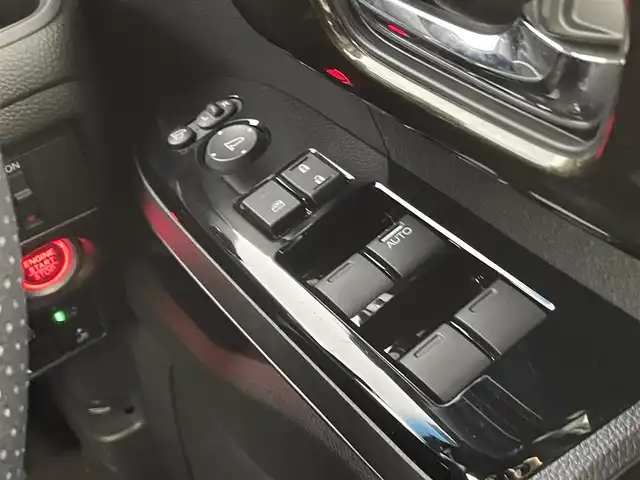 ホンダ Ｎ ＢＯＸ カスタム G L ホンダセンシング 千葉県 2020(令2)年 0.5万km シャイニンググレーM 禁煙車/衝突軽減ブレーキ/・ホンダセンシング/・先行車発進お知らせ/・路外逸脱警報装置/・レーンキープアシスト/片側パワースライドドア/社外７インチメモリナビ/・型番：CN-RE06D/・CD/DVD/Bluetooth/フルセグTV/・バックカメラ/・ビルトインETC/DNシートヒーター/ステアリングスイッチ/純正フロアマット/純正１４インチAW/オートライト/・シーケンシャルウインカー/・LEDヘッドライト/・LEDフォグランプ