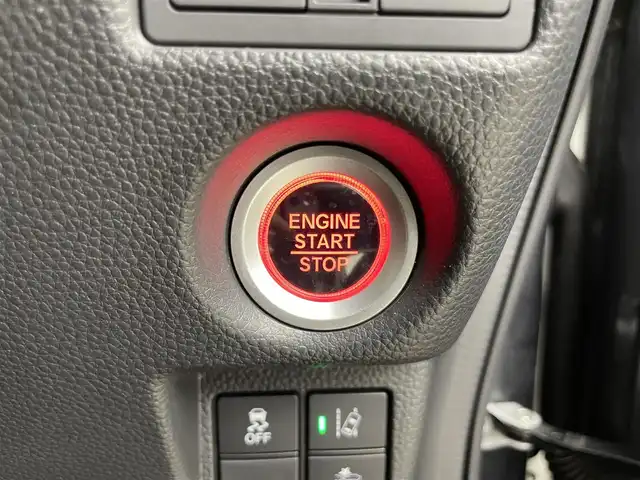 ホンダ Ｎ ＢＯＸ カスタム G L ホンダセンシング 千葉県 2020(令2)年 0.5万km シャイニンググレーM 禁煙車/衝突軽減ブレーキ/・ホンダセンシング/・先行車発進お知らせ/・路外逸脱警報装置/・レーンキープアシスト/片側パワースライドドア/社外７インチメモリナビ/・型番：CN-RE06D/・CD/DVD/Bluetooth/フルセグTV/・バックカメラ/・ビルトインETC/DNシートヒーター/ステアリングスイッチ/純正フロアマット/純正１４インチAW/オートライト/・シーケンシャルウインカー/・LEDヘッドライト/・LEDフォグランプ