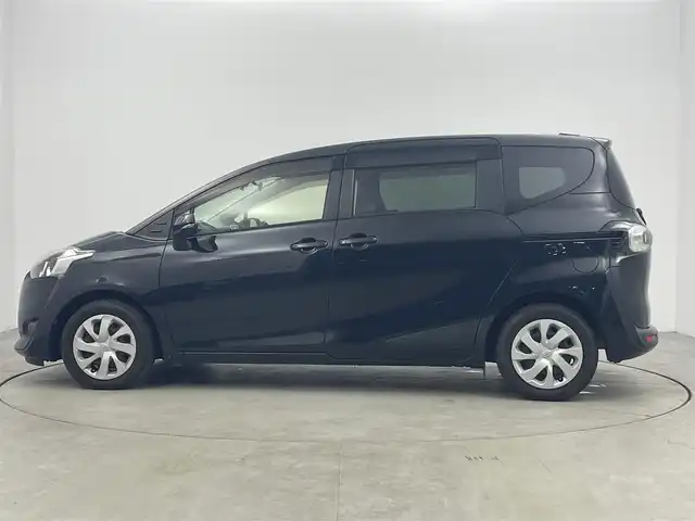 トヨタ シエンタ G 愛知県 2016(平28)年 3万km ブラックマイカ 純正ナビ/（ＣＤ・ＤＶＤ・Ｂｌｕｅｔｏｏｔｈ・フルセグＴＶ・ＡＭ・ＦＭ・ＨＤＤ）/両側パワースライドドア/バックカメラ/前後ドライブレコーダー/ビルトインＥＴＣ/盗難防止装置/レーンキープアシスト/横滑り防止装置/コーナーセンサー/アイドリングストップ/純正フロアマット/3列シート/ウォークスルー/キセノンオートライト/スマートキー