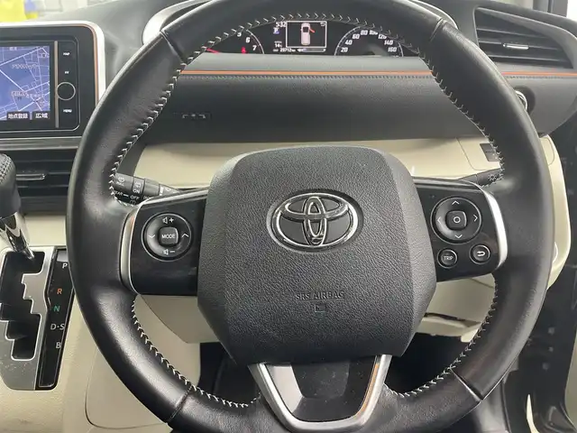 トヨタ シエンタ G 愛知県 2016(平28)年 3万km ブラックマイカ 純正ナビ/（ＣＤ・ＤＶＤ・Ｂｌｕｅｔｏｏｔｈ・フルセグＴＶ・ＡＭ・ＦＭ・ＨＤＤ）/両側パワースライドドア/バックカメラ/前後ドライブレコーダー/ビルトインＥＴＣ/盗難防止装置/レーンキープアシスト/横滑り防止装置/コーナーセンサー/アイドリングストップ/純正フロアマット/3列シート/ウォークスルー/キセノンオートライト/スマートキー