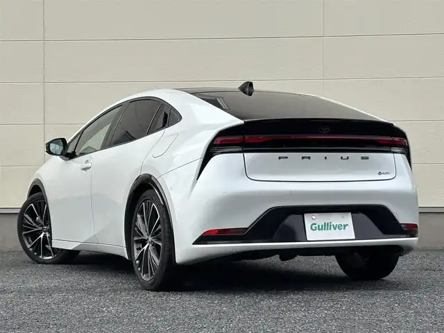 トヨタ プリウス Z 茨城県 2023(令5)年 6.3万km プラチナホワイトパールマイカ 12.3型ディスプレイオーディオ/　(AM/FM/USB/Bluetooth/フルセグ)/パノラミックビューモニター/ブラインドスポットモニター/パノラマムーンルーフ/セーフティセンス（予防安全パッケージ）/　・プリクラッシュセーフティ/　・緊急時操舵支援/　・フロントクロストラフィックアシスト/　・レーンディパーチャーアラート/　・レーダークルーズコントロール/　・オートマチックハイビーム/　・ロードサインアシスト/　・ドライバー異常時対応システム/　・プロアクティブドライビングアシスト/　・発進遅れ告知機能/ドライブレコーダー/トヨタチームメイト（アドバンストパーク）/パーキングサポートブレーキ/（前後方静止物/後方接近車両/後方歩行者/周囲静止物）/ETC2.0/LEDヘッドライト/ワイヤレス充電器/ステアリングヒーター/ハーフレザーシート/シートヒーター/エアシート/パワーシート/デジタルインナーミラー/純正アルミホイール/前後コーナーセンサー/レーンキープアシスト/エアバック/オートライト/スマートキー/保証書