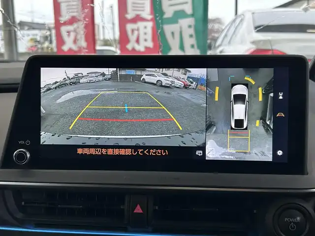 トヨタ プリウス Z 茨城県 2023(令5)年 6.3万km プラチナホワイトパールマイカ 12.3型ディスプレイオーディオ/　(AM/FM/USB/Bluetooth/フルセグ)/パノラミックビューモニター/ブラインドスポットモニター/パノラマムーンルーフ/セーフティセンス（予防安全パッケージ）/　・プリクラッシュセーフティ/　・緊急時操舵支援/　・フロントクロストラフィックアシスト/　・レーンディパーチャーアラート/　・レーダークルーズコントロール/　・オートマチックハイビーム/　・ロードサインアシスト/　・ドライバー異常時対応システム/　・プロアクティブドライビングアシスト/　・発進遅れ告知機能/ドライブレコーダー/トヨタチームメイト（アドバンストパーク）/パーキングサポートブレーキ/（前後方静止物/後方接近車両/後方歩行者/周囲静止物）/ETC2.0/LEDヘッドライト/ワイヤレス充電器/ステアリングヒーター/ハーフレザーシート/シートヒーター/エアシート/パワーシート/デジタルインナーミラー/純正アルミホイール/前後コーナーセンサー/レーンキープアシスト/エアバック/オートライト/スマートキー/保証書