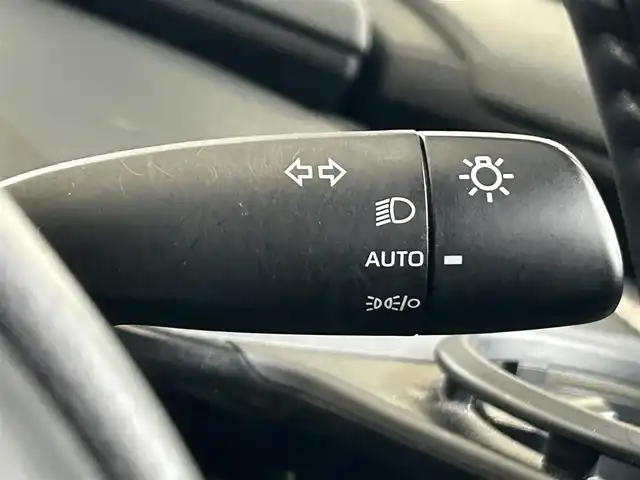 トヨタ プリウス Z 茨城県 2023(令5)年 6.3万km プラチナホワイトパールマイカ 12.3型ディスプレイオーディオ/　(AM/FM/USB/Bluetooth/フルセグ)/パノラミックビューモニター/ブラインドスポットモニター/パノラマムーンルーフ/セーフティセンス（予防安全パッケージ）/　・プリクラッシュセーフティ/　・緊急時操舵支援/　・フロントクロストラフィックアシスト/　・レーンディパーチャーアラート/　・レーダークルーズコントロール/　・オートマチックハイビーム/　・ロードサインアシスト/　・ドライバー異常時対応システム/　・プロアクティブドライビングアシスト/　・発進遅れ告知機能/ドライブレコーダー/トヨタチームメイト（アドバンストパーク）/パーキングサポートブレーキ/（前後方静止物/後方接近車両/後方歩行者/周囲静止物）/ETC2.0/LEDヘッドライト/ワイヤレス充電器/ステアリングヒーター/ハーフレザーシート/シートヒーター/エアシート/パワーシート/デジタルインナーミラー/純正アルミホイール/前後コーナーセンサー/レーンキープアシスト/エアバック/オートライト/スマートキー/保証書