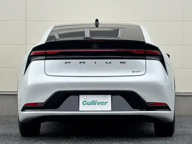 トヨタ プリウス Z 茨城県 2023(令5)年 6.3万km プラチナホワイトパールマイカ 12.3型ディスプレイオーディオ/　(AM/FM/USB/Bluetooth/フルセグ)/パノラミックビューモニター/ブラインドスポットモニター/パノラマムーンルーフ/セーフティセンス（予防安全パッケージ）/　・プリクラッシュセーフティ/　・緊急時操舵支援/　・フロントクロストラフィックアシスト/　・レーンディパーチャーアラート/　・レーダークルーズコントロール/　・オートマチックハイビーム/　・ロードサインアシスト/　・ドライバー異常時対応システム/　・プロアクティブドライビングアシスト/　・発進遅れ告知機能/ドライブレコーダー/トヨタチームメイト（アドバンストパーク）/パーキングサポートブレーキ/（前後方静止物/後方接近車両/後方歩行者/周囲静止物）/ETC2.0/LEDヘッドライト/ワイヤレス充電器/ステアリングヒーター/ハーフレザーシート/シートヒーター/エアシート/パワーシート/デジタルインナーミラー/純正アルミホイール/前後コーナーセンサー/レーンキープアシスト/エアバック/オートライト/スマートキー/保証書