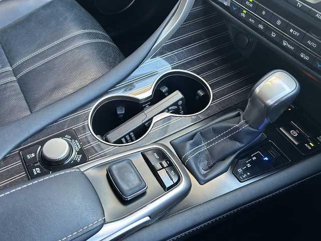 レクサス ＲＸ 450hL 山形県 2018(平30)年 6万km ソニッククォーツ 禁煙車/4WD/純正ナビ/（AM/FM/ＢＴ/CD/TV）/ステアリングスイッチ/ステリングヒーター/レクサスセーフティセンス/プリクラッシュセーフティ/電動格納ミラー/ドアバイザー/カードキー/スマートキー/三眼ヘッドライト/シートヒーター/エアシート/ヘッドアップディスプレイ/BSM