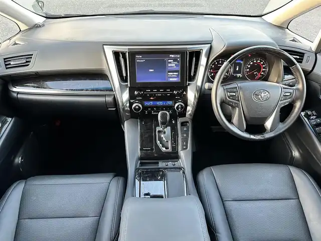 トヨタ アルファード S Cパッケージ 島根県 2023(令5)年 1.5万km ブラック 登録時走行距離 14999Km/取扱説明書/純正ディスプレイオーディオ/ツインムーンルーフ/本革シート/フルエアロ/両側電動スライドドア/トヨタセーフティセンス/後席モニター/三眼LEDヘッドライト/シーケンシャルウィンカー/バックカメラ/前後コーナーセンサー/パワーバックドア/追従型クルーズコントロール/パワーシート/シートメモリー機能/シートヒーター（運転席/助手席）/エアーシート（運転席/助手席）/ステアリングヒーター/デジタルインナーミラー/前後ドライブレコーダー/ウィンカーミラー/電動格納ミラー/ビルトインETC2.0/18インチ純正アルミ