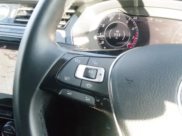 フォルクスワーゲン アルテオン TSI 4モーション エレガンス 岩手県 2020(令2)年 5.1万km オリックスホワイトパールエフェクト フロントアシスト（PCS）/レーンアシスト/サイドアシスト/リアトラフィックアラート/アダプティブクルーズ/純正ナビ/フルセグTV/全方位カメラ/パークアシスト/パークディスタンスコントロール/ヘッドアップD/デジタルコクピット/黒革シート/パワーシート/シートヒーター/ステアリングヒーター/DSRC/パワーバックドア/LEDライト/Eibachダウンサス（純正あり）