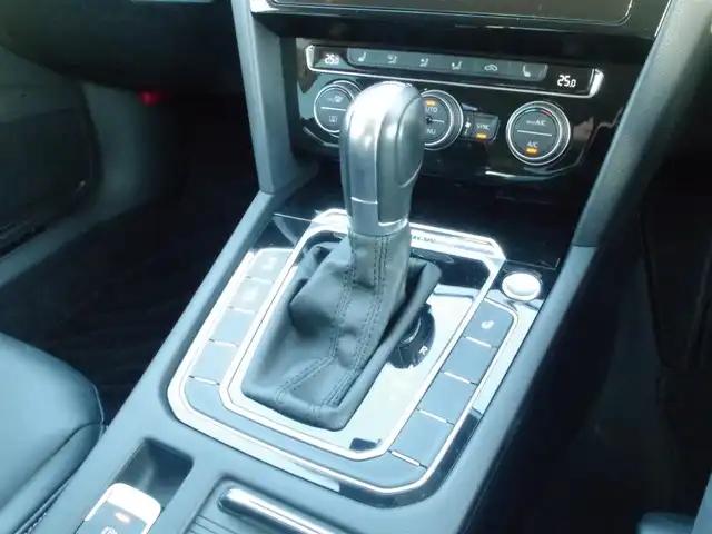 フォルクスワーゲン アルテオン TSI 4モーション エレガンス 岩手県 2020(令2)年 5.1万km オリックスホワイトパールエフェクト フロントアシスト（PCS）/レーンアシスト/サイドアシスト/リアトラフィックアラート/アダプティブクルーズ/純正ナビ/フルセグTV/全方位カメラ/パークアシスト/パークディスタンスコントロール/ヘッドアップD/デジタルコクピット/黒革シート/パワーシート/シートヒーター/ステアリングヒーター/DSRC/パワーバックドア/LEDライト/Eibachダウンサス（純正あり）