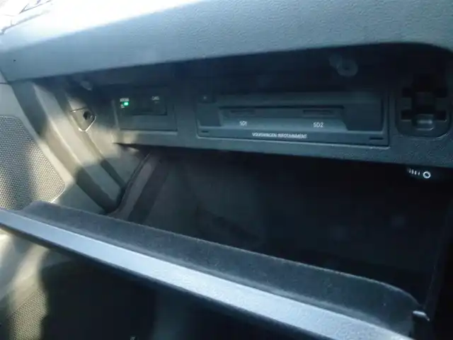 フォルクスワーゲン アルテオン TSI 4モーション エレガンス 岩手県 2020(令2)年 5.1万km オリックスホワイトパールエフェクト フロントアシスト（PCS）/レーンアシスト/サイドアシスト/リアトラフィックアラート/アダプティブクルーズ/純正ナビ/フルセグTV/全方位カメラ/パークアシスト/パークディスタンスコントロール/ヘッドアップD/デジタルコクピット/黒革シート/パワーシート/シートヒーター/ステアリングヒーター/DSRC/パワーバックドア/LEDライト/Eibachダウンサス（純正あり）