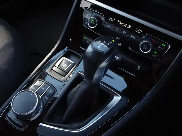 ＢＭＷ ２１８ｄ グランツアラー 埼玉県 2017(平29)年 4.1万km 青 ワンオーナー/インテリジェントセーフティ/パークディスタンスコントロール/バックカメラ/iDriveナビ/ドラレコ/ルームミラー内臓ETC/Bluetooth