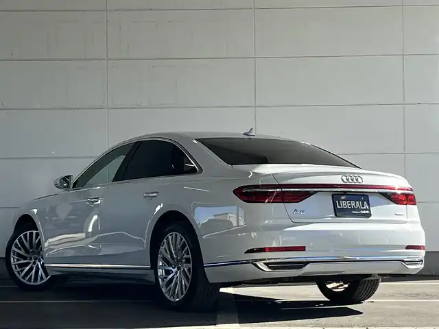 アウディ Ａ８ 60TFSIクワトロ 山形県 2018(平30)年 3.3万km グレイシアホワイトメタリック 純正ＨＤＤナビ　/フルセグＴＶ　/ＥＴＣ２．０　/３６０°カメラ　/Ｂｌｕｅｔｏｏｔｈ／ＵＳＢ/Ｄ／Ｎ席パワーシート　/Ｄ／Ｎ席シートヒーター・ベンチレーション　/電動リアゲート/オートライト/パワークロージングドア/アダプティブエアサスペンション