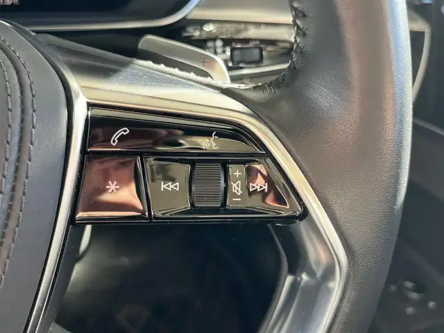 アウディ Ａ８ 60TFSIクワトロ 山形県 2018(平30)年 3.3万km グレイシアホワイトメタリック 純正ＨＤＤナビ　/フルセグＴＶ　/ＥＴＣ２．０　/３６０°カメラ　/Ｂｌｕｅｔｏｏｔｈ／ＵＳＢ/Ｄ／Ｎ席パワーシート　/Ｄ／Ｎ席シートヒーター・ベンチレーション　/電動リアゲート/オートライト/パワークロージングドア/アダプティブエアサスペンション