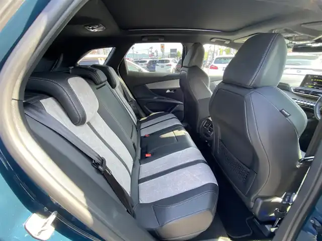 プジョー ３００８ GT ハイブリッド4 福岡県 2021(令3)年 2.2万km 青 ・1オーナー/・サンルーフ/・アクティブクルーズコントロール/・carplay/Bluetooth/USB/・バックカメラ/・ハーフレザーシート/シートヒーター/・ドライブレコーダー/・ETC/・純正18AW/・LEDライト/・ブラインドスポット/・パワーバックドア/・保証書/・取扱説明書