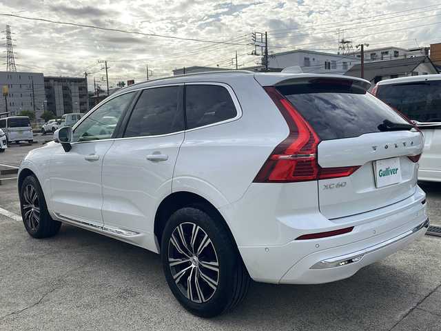ボルボ ボルボ ＸＣ６０ B5 AWD インスクリプション 神奈川県 2021(令3)年 5.5万km クリスタルホワイトP 純正ナビ【YouTube/BT/Applecarplay】/Harman/Kardonサラウンドシステム/ベージュ本革シート/360°カメラ/コーナーセンサー/全席シートヒーター/前席シートクーラー/前席メモリー付きパワーシート/前席シートメモリー/ステアリングヒーター/レーンキープアシスト/ブラインドスポットモニター/アダプティブクルーズコントロール/オートブレーキホールド/パワートランクドア/ETC2.0/LEDヘッドライト/LEDフォグライト/衝突被害軽減システム/横滑り防止装置/盗難防止装置/取扱説明書/新車時保証書/スペアキー×１