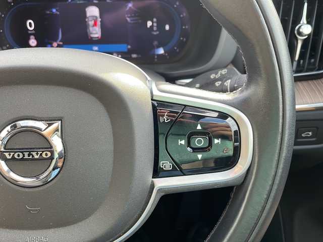 ボルボ ボルボ ＸＣ６０ B5 AWD インスクリプション 神奈川県 2021(令3)年 5.5万km クリスタルホワイトP 純正ナビ【YouTube/BT/Applecarplay】/Harman/Kardonサラウンドシステム/ベージュ本革シート/360°カメラ/コーナーセンサー/全席シートヒーター/前席シートクーラー/前席メモリー付きパワーシート/前席シートメモリー/ステアリングヒーター/レーンキープアシスト/ブラインドスポットモニター/アダプティブクルーズコントロール/オートブレーキホールド/パワートランクドア/ETC2.0/LEDヘッドライト/LEDフォグライト/衝突被害軽減システム/横滑り防止装置/盗難防止装置/取扱説明書/新車時保証書/スペアキー×１