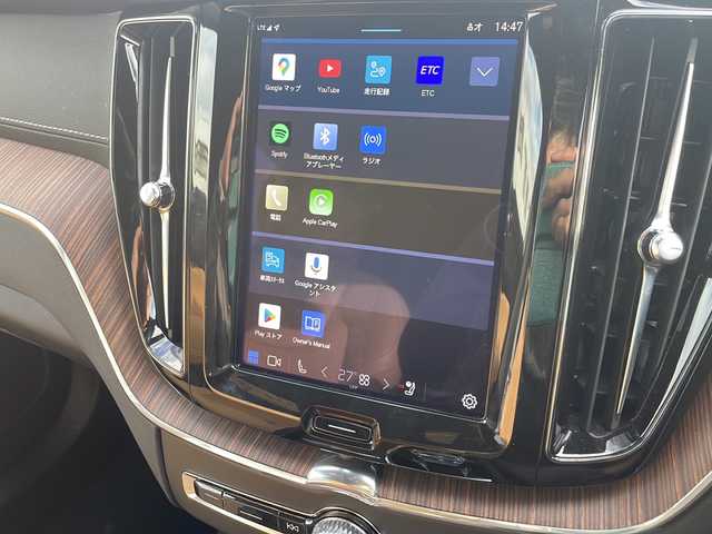 ボルボ ボルボ ＸＣ６０ B5 AWD インスクリプション 神奈川県 2021(令3)年 5.5万km クリスタルホワイトP 純正ナビ【YouTube/BT/Applecarplay】/Harman/Kardonサラウンドシステム/ベージュ本革シート/360°カメラ/コーナーセンサー/全席シートヒーター/前席シートクーラー/前席メモリー付きパワーシート/前席シートメモリー/ステアリングヒーター/レーンキープアシスト/ブラインドスポットモニター/アダプティブクルーズコントロール/オートブレーキホールド/パワートランクドア/ETC2.0/LEDヘッドライト/LEDフォグライト/衝突被害軽減システム/横滑り防止装置/盗難防止装置/取扱説明書/新車時保証書/スペアキー×１