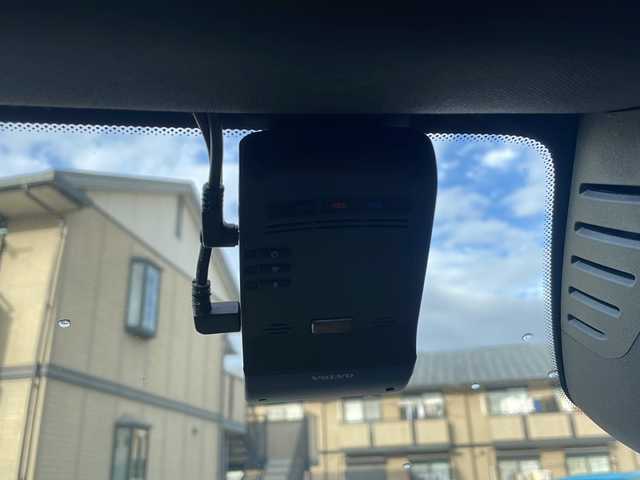 ボルボ ボルボ ＸＣ６０ B5 AWD インスクリプション 神奈川県 2021(令3)年 5.5万km クリスタルホワイトP 純正ナビ【YouTube/BT/Applecarplay】/Harman/Kardonサラウンドシステム/ベージュ本革シート/360°カメラ/コーナーセンサー/全席シートヒーター/前席シートクーラー/前席メモリー付きパワーシート/前席シートメモリー/ステアリングヒーター/レーンキープアシスト/ブラインドスポットモニター/アダプティブクルーズコントロール/オートブレーキホールド/パワートランクドア/ETC2.0/LEDヘッドライト/LEDフォグライト/衝突被害軽減システム/横滑り防止装置/盗難防止装置/取扱説明書/新車時保証書/スペアキー×１