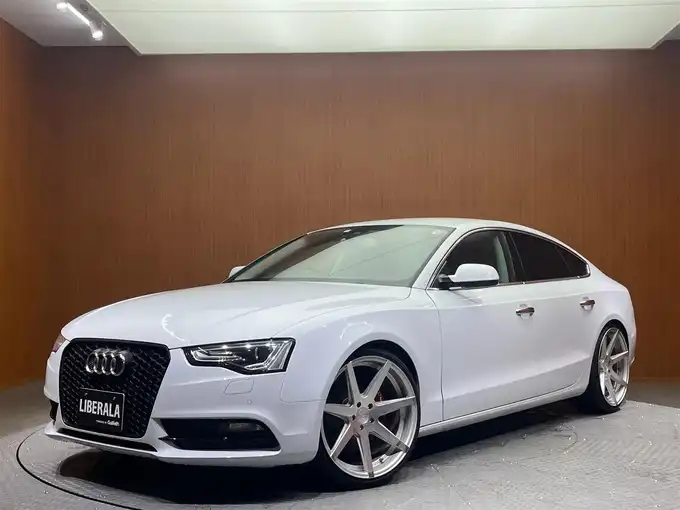 新着情報“Ａ５スポーツバック2．0TFSIクワトロ”2014年式グレイシアホワイトメタリック入荷しました！