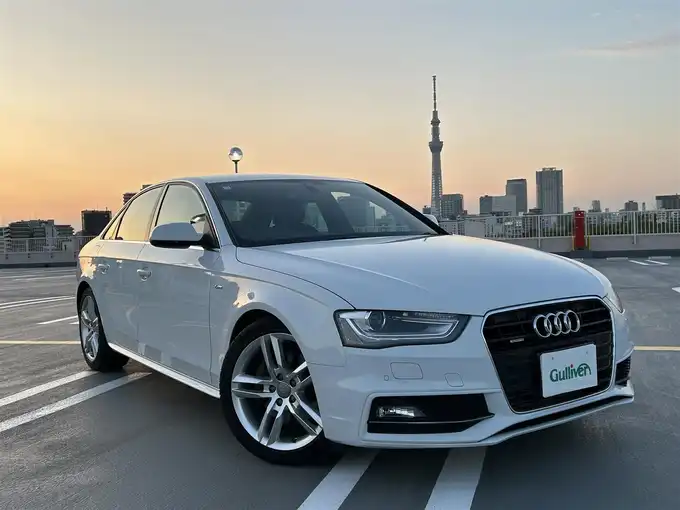 新着情報“Ａ４2．0TFSIクワトロ”2014年式白入荷しました！